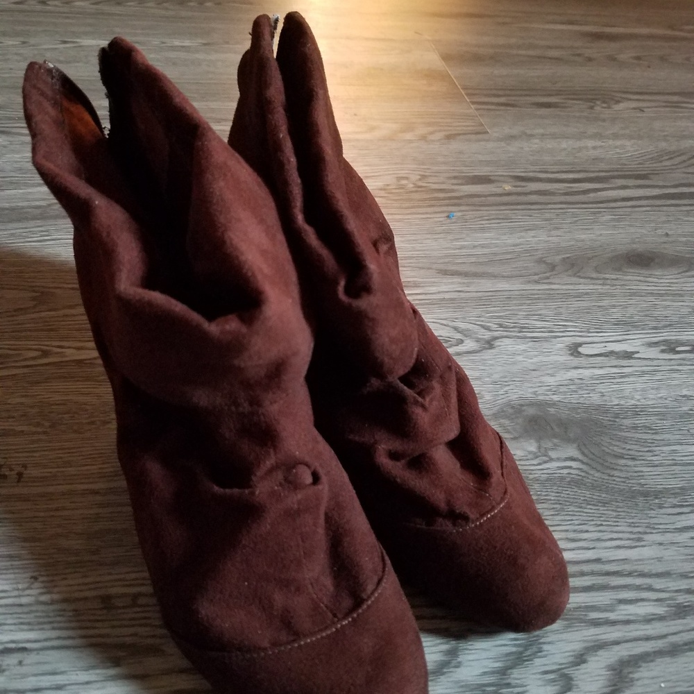S9.5 , low cut brown boots